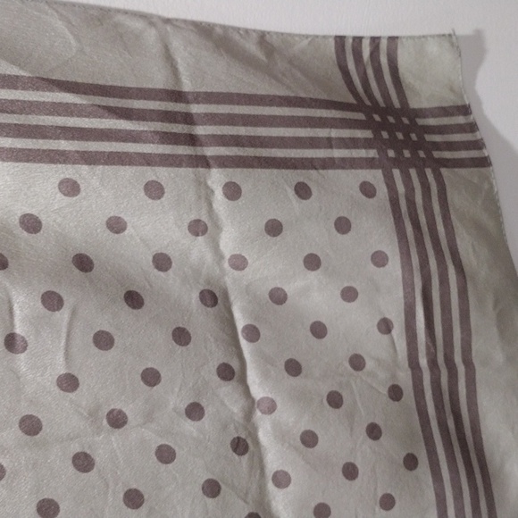 Vintage Brown Design 100% Silk light Scarf 34x34-inch, Excellent condition - Picture 4 of 11